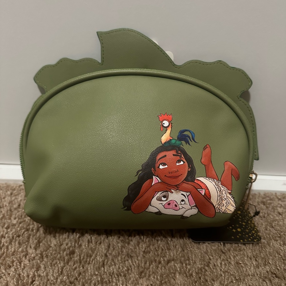 NWT Disney Moana Te Fiti Hei Hei Pua makeup bag Clutch - Picture 4 of 4